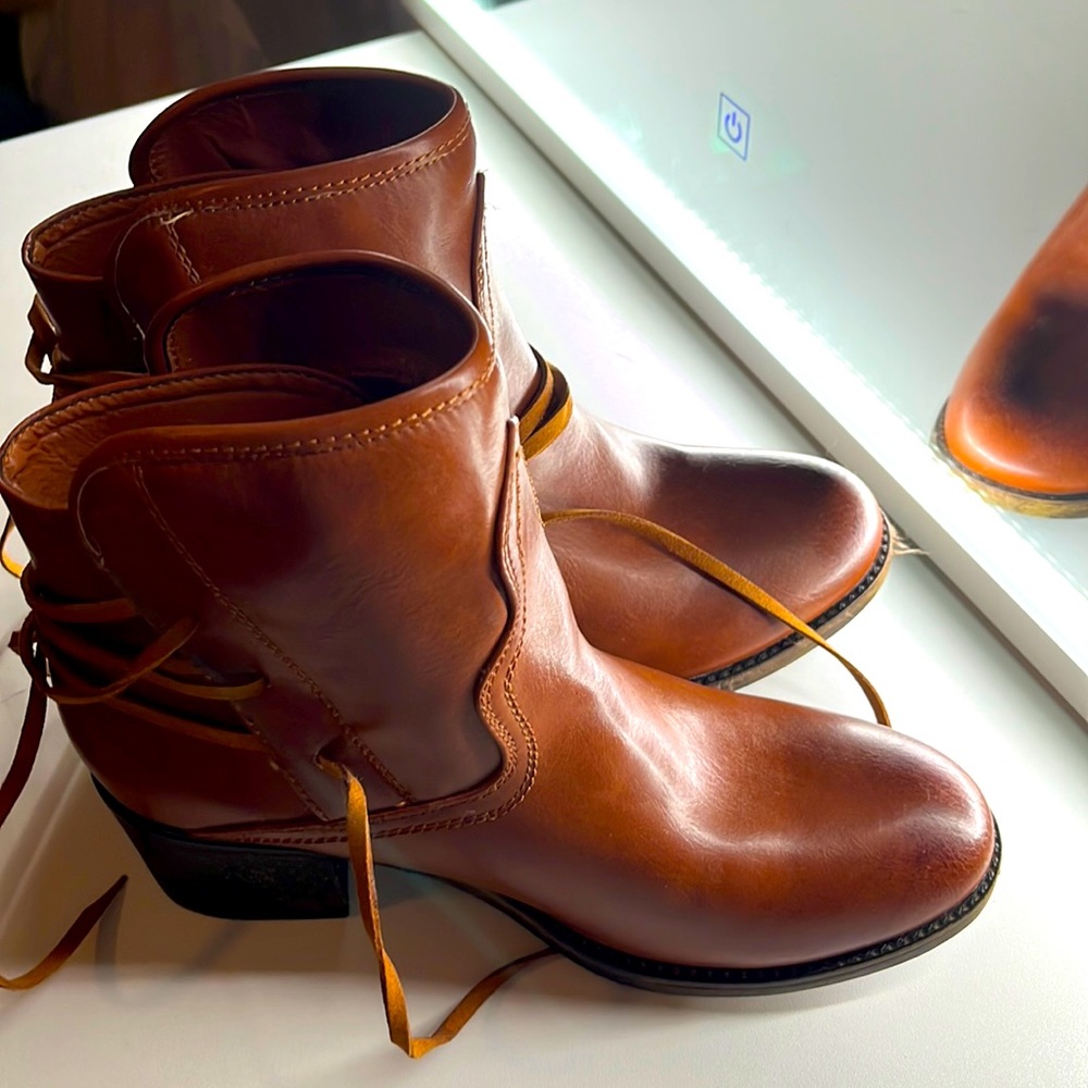 Brown boot